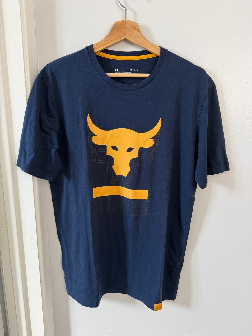 Under Armour Men’s Navy and Gold Bull Graphic Short Sleeve Tee